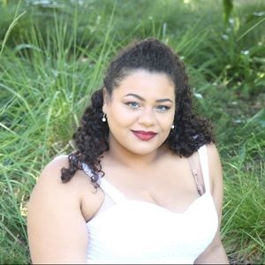 Meet your Posher, Yvette